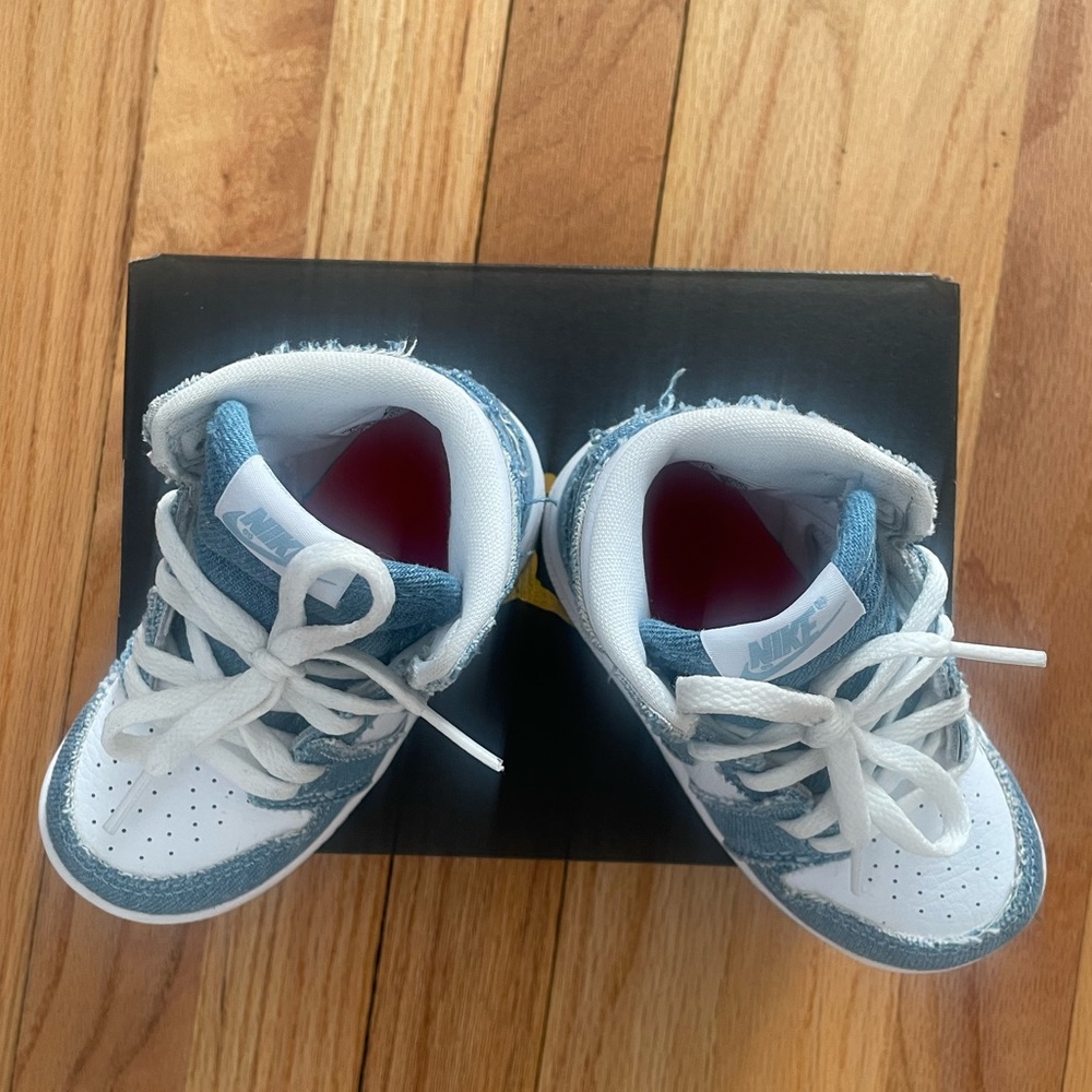 Toddler Jordan 1 Retro High OG (td) LIKE NEW!! WORN TWICE!!!!! - Picture 3 of 5